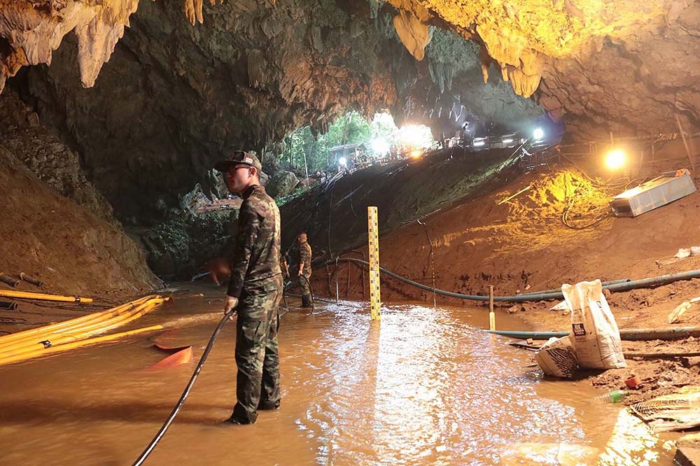 Cueva en tailandia