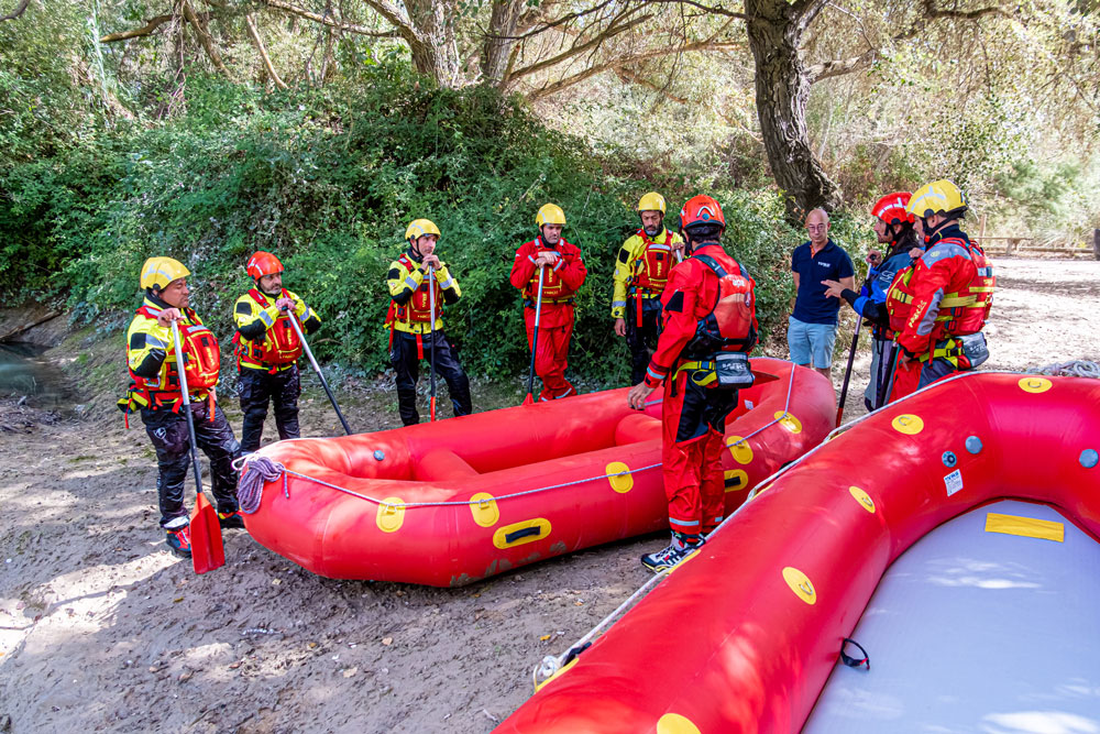 Embarcacion raft para navegación y busqueda y rescate