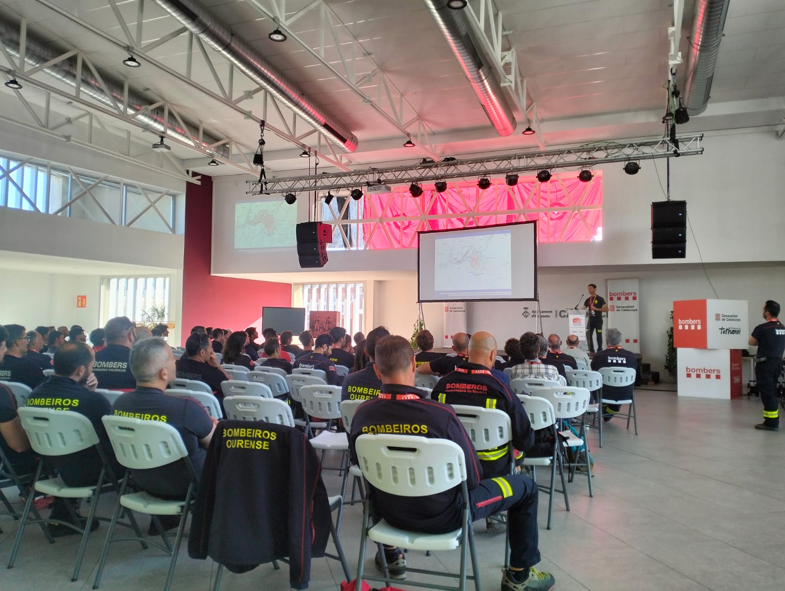 Ponencias de bomberos en las jornadas de rescate acuatico en Amposta