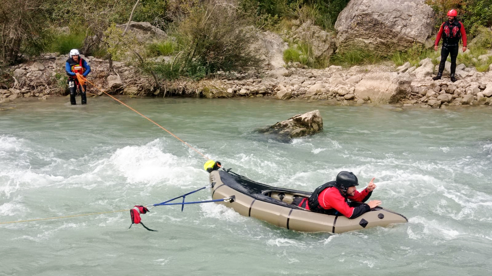 Rescate con embarcaciones packraft