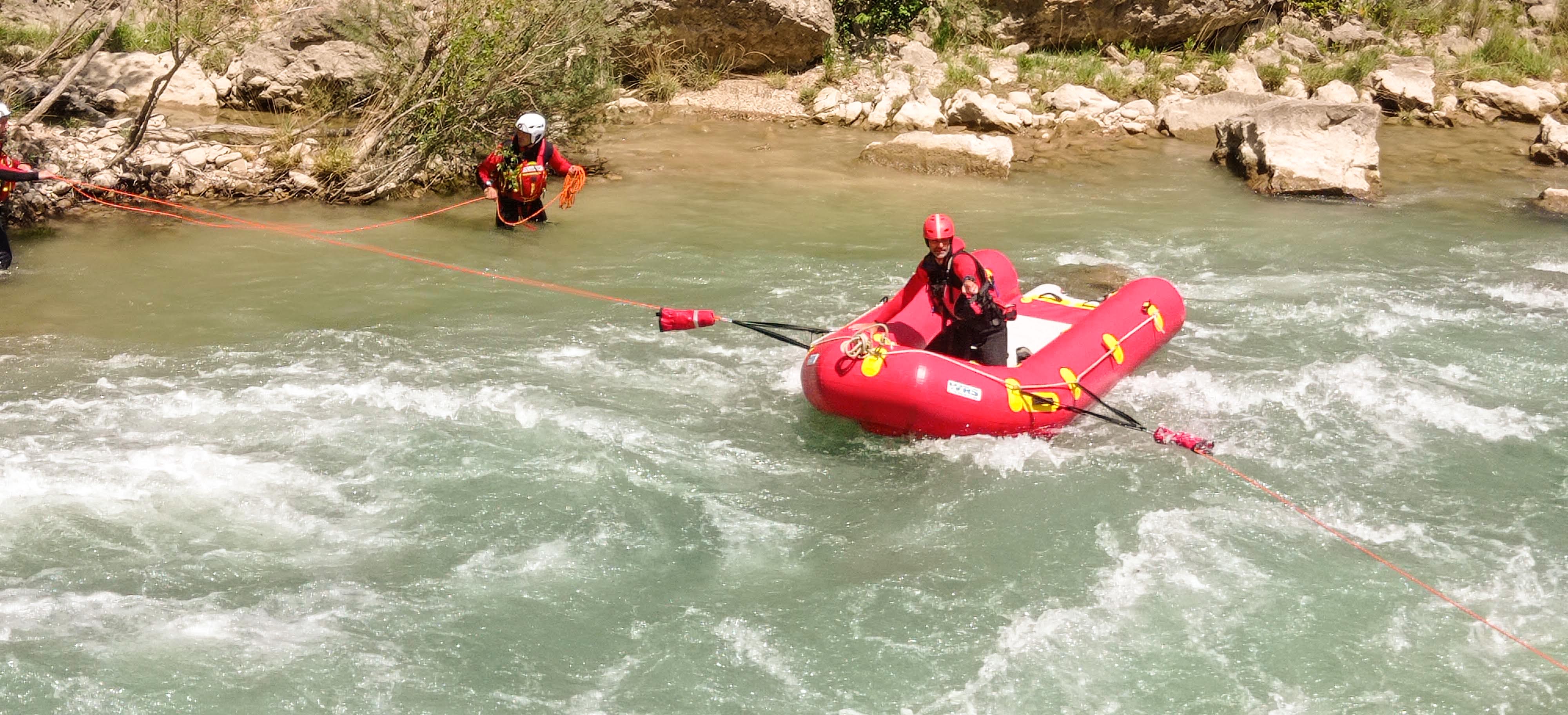 Curso de rescate en aguas rapidas e inundaciones