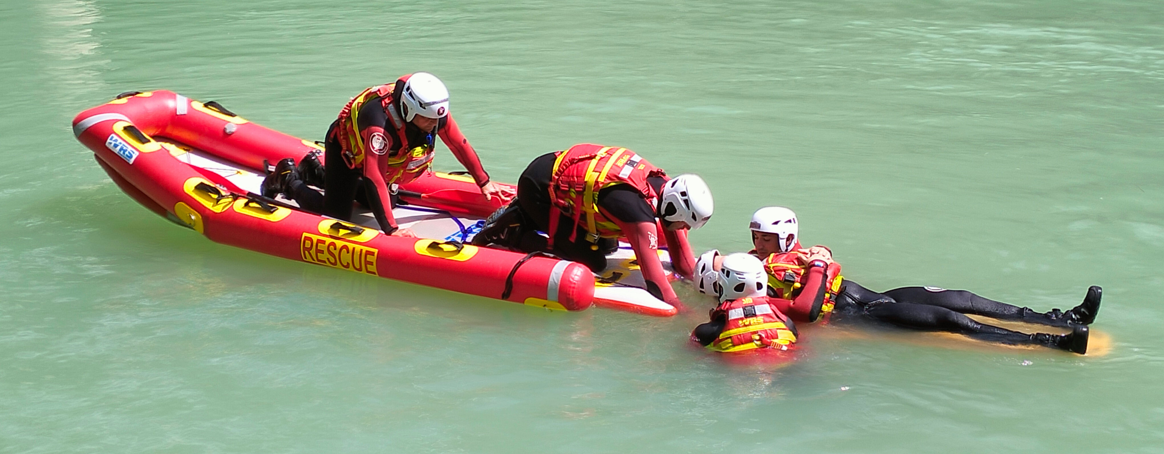 Rescate acuatico en inundaciones bomberos Malta
