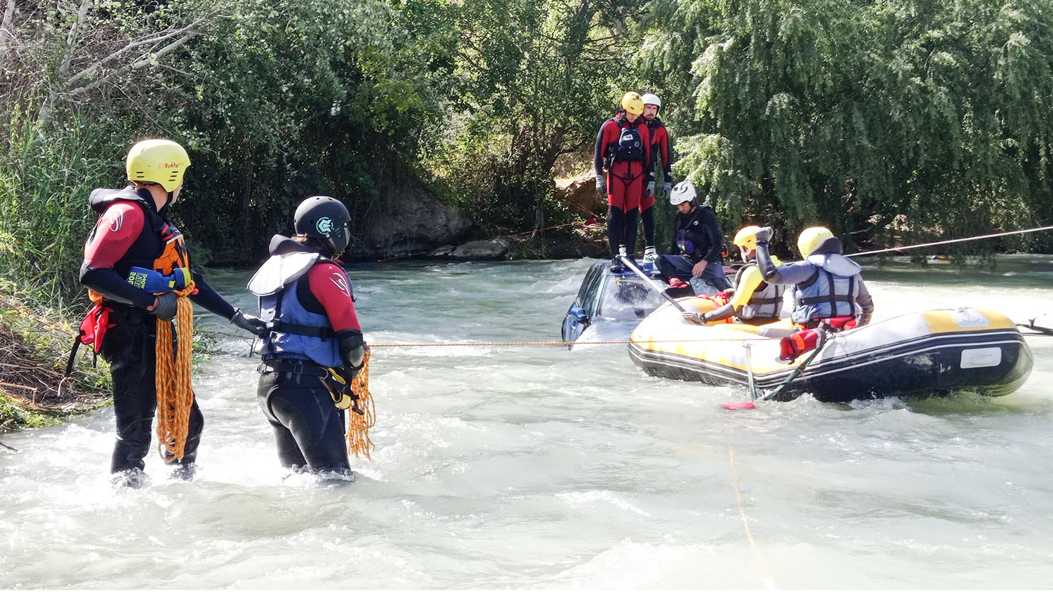 Curso de rescate con vehículo en el agua