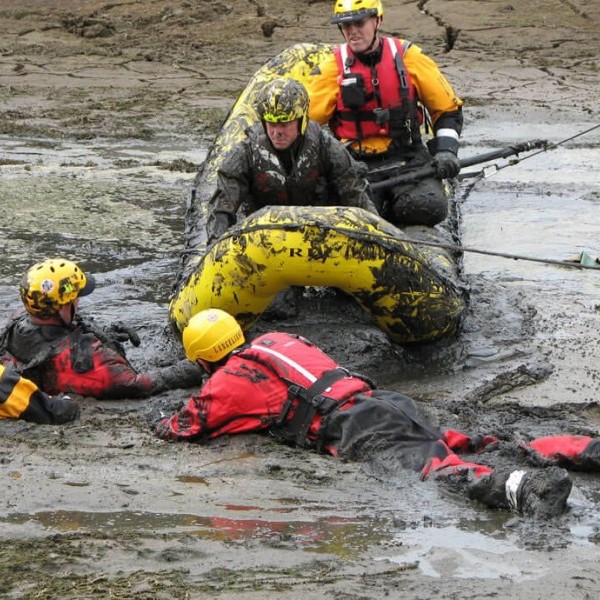 Rescate en superficies con barro y lodo